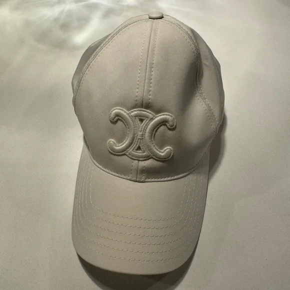 TRIOMPHE COTTON BASEBALL CAP in Crème (ECRU) size small CELINE TRIOMPHE BASEBALL CAP IN COTTON VANILLA – EYE LUXURY  main image 2